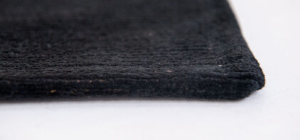 Czarny dywan abstrakcyjny Linares Black 9055 perspektywa