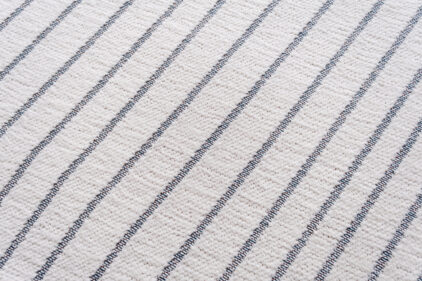 Biały dywan geometryczny w szare linie - SAN ANDREAS WHITE GREY 9172 - struktura