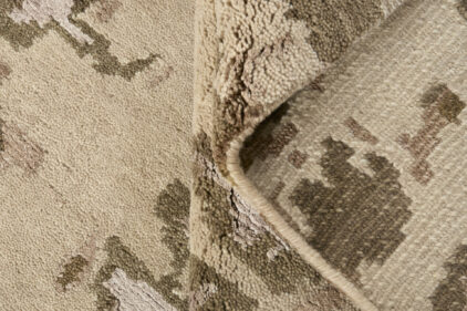 Beżowy wełniany miękki dywan do salonu marki Rezas