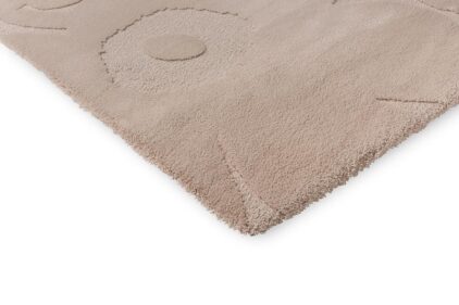 Dywan marki Marimekko w kolorze beżowym, miękki, łatwy w czyszczeniu, idealny do salonu czy sypialni