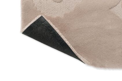 Dywan marki Marimekko w kolorze beżowym, miękki, łatwy w czyszczeniu, idealny do salonu czy sypialni