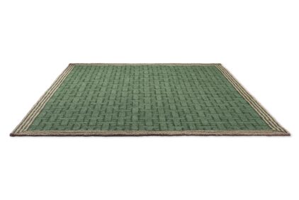 Zielony dywan zewnętrzny w geometryczny wzór marki Ted Baker